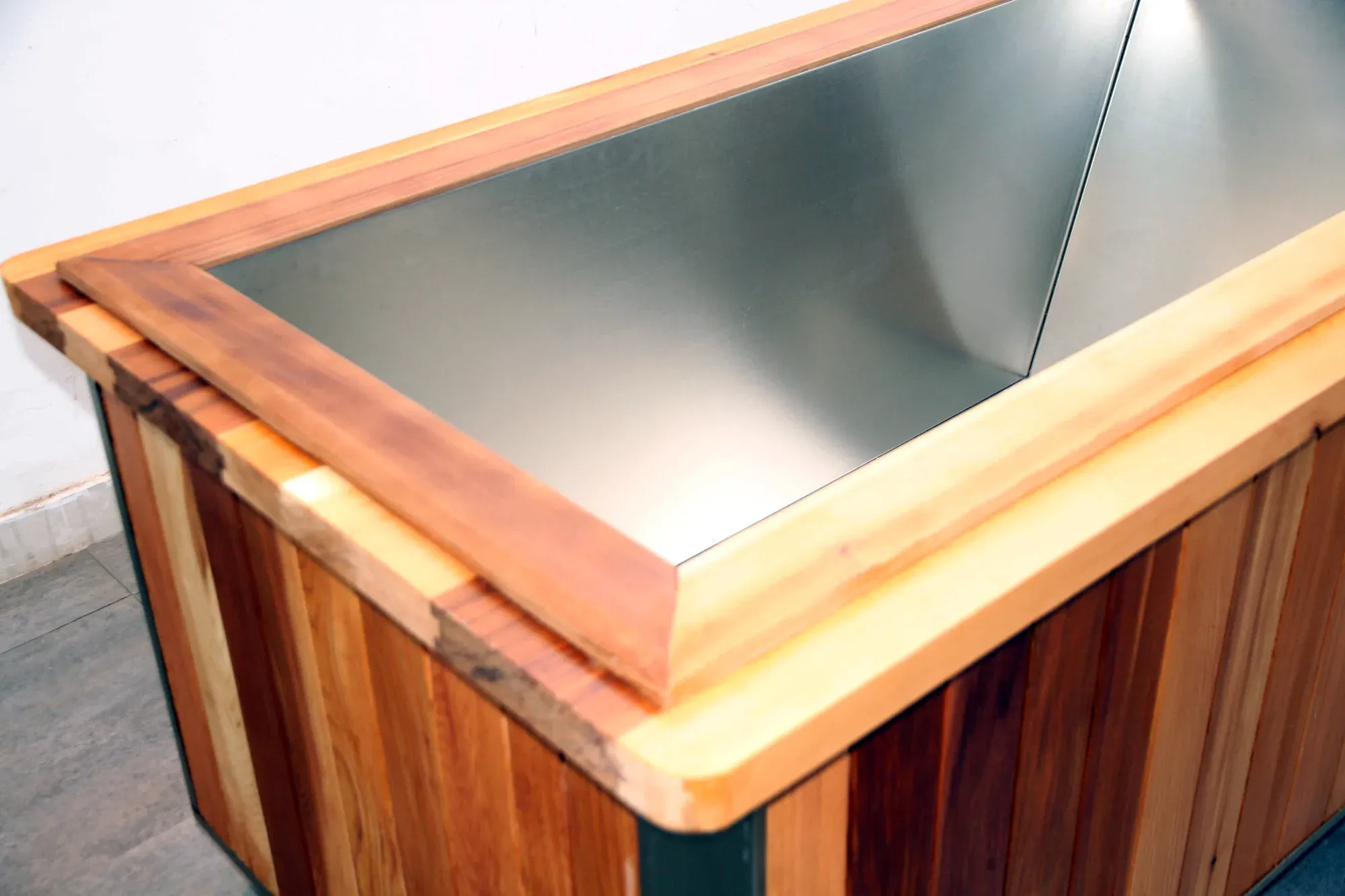 ICEMEND CA-01 commercial cold plunge interior detail for specification evaluation.