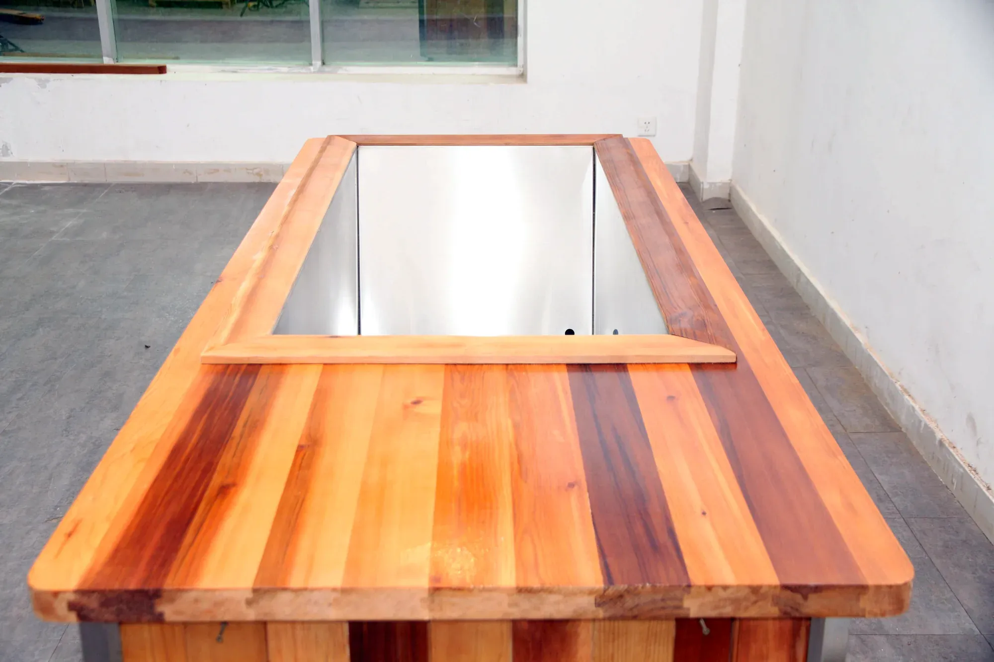ICEMEND CA-01 cold plunge top detail for B2B product evaluation.