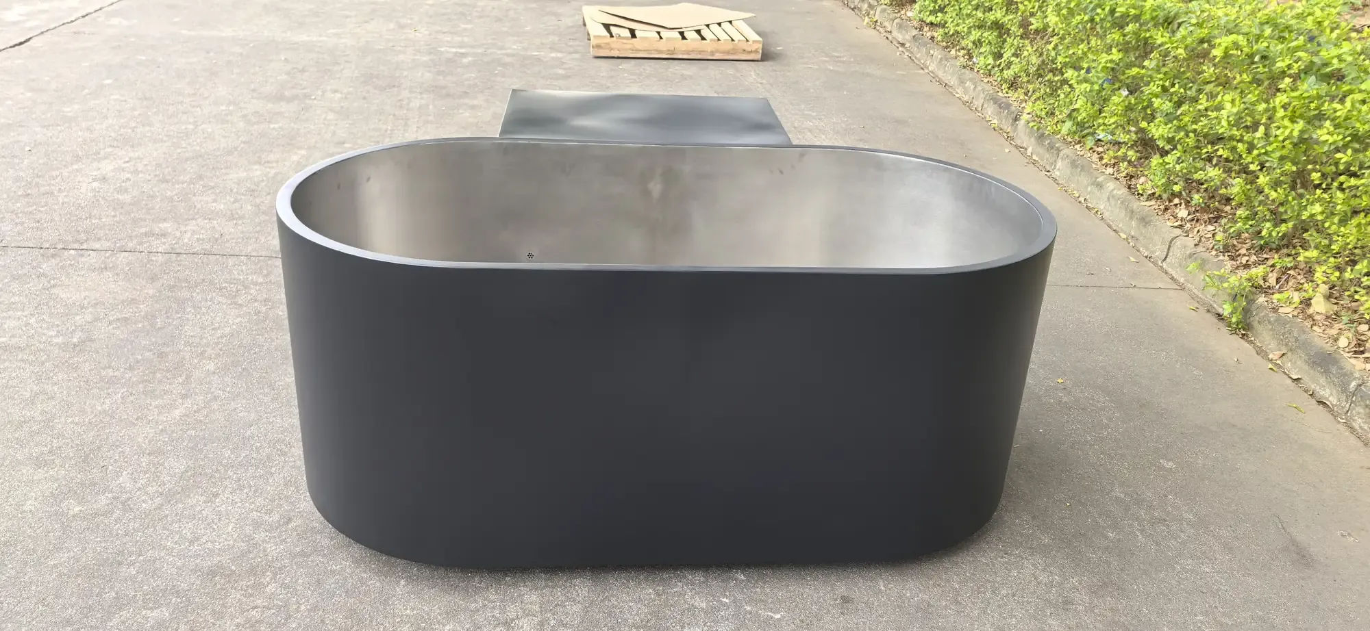 ICEMEND CS-S01 commercial cold plunge tub and interior detail for B2B product review.